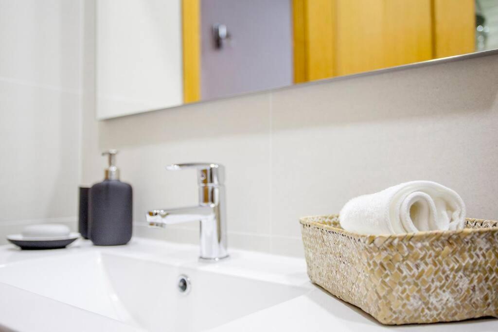Precioso Piso Moderno: Terraza, A/C, Netflix, Wifi Appartement Valencia Buitenkant foto
